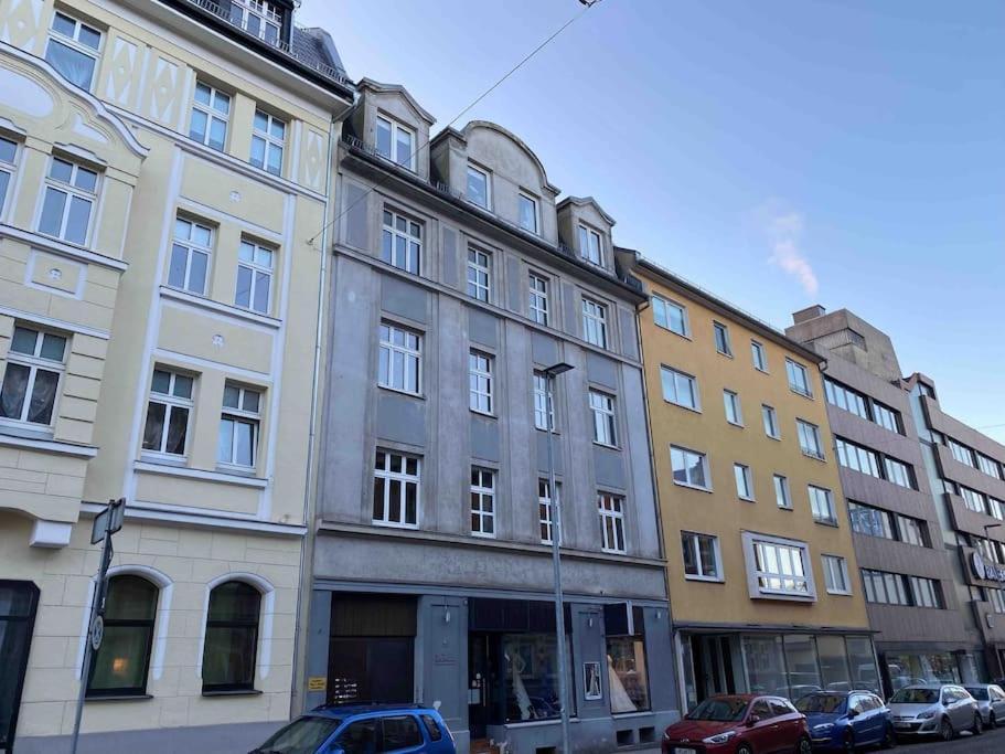 Schoenes City-Apartment Im Zentrum Mit Balkon هوف المظهر الخارجي الصورة